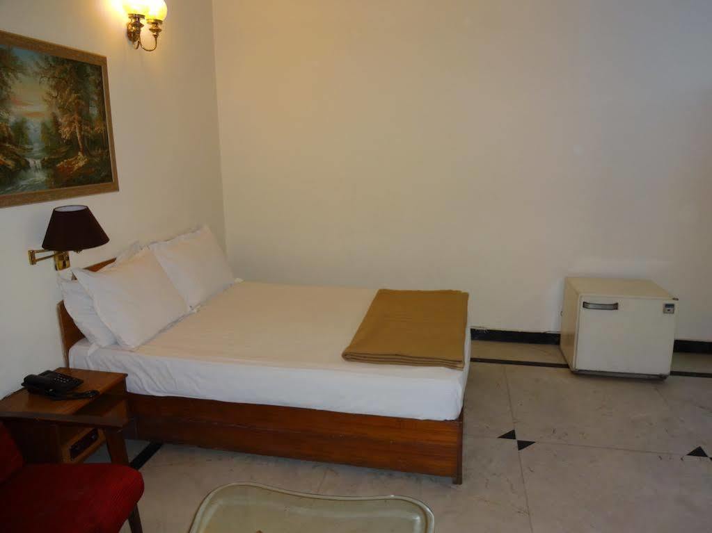 Alka Premiere Hotel New Delhi Exterior photo